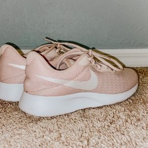 NIKE LIGHT PINK TANJUN RUNNING SHOES
